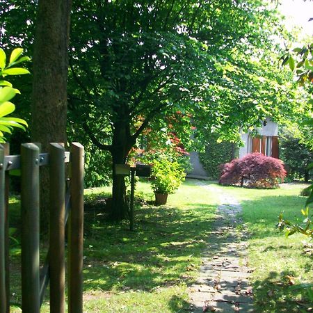 B&B L'Albero Maestro Orsenigo Luaran gambar